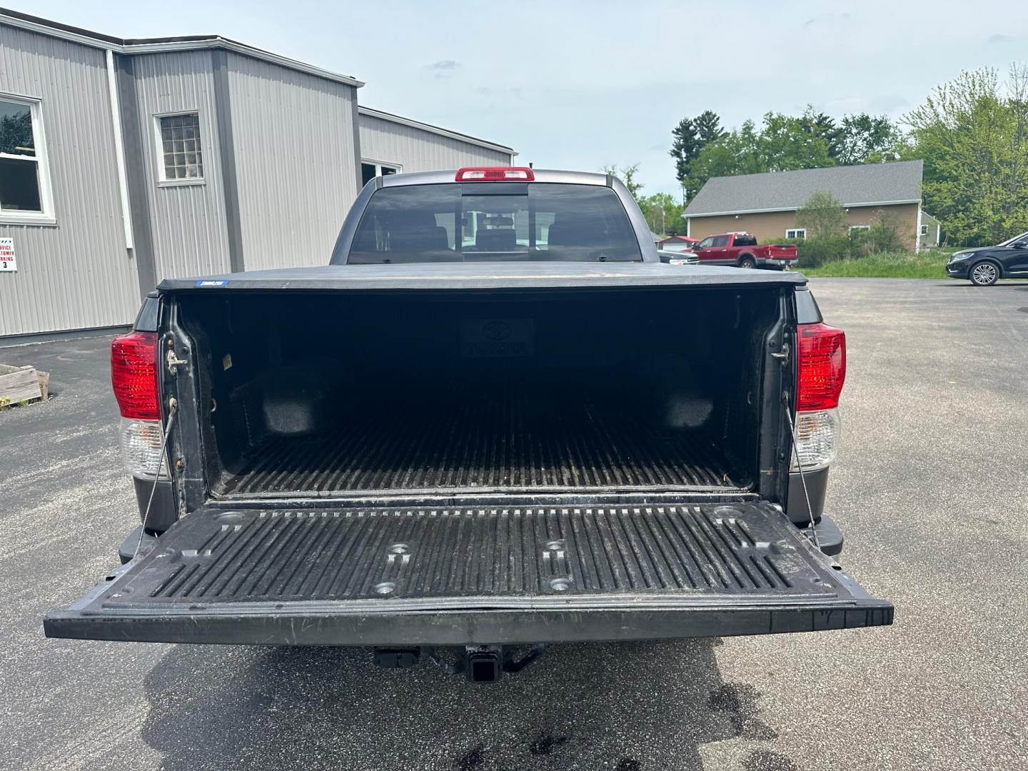 2011 Gray /Black Toyota Tundra SR5 (5TFUM5F12BX) with an 4.6L V8 engine, 6-speed automatic transmission, located at 11115 Chardon Rd. , Chardon, OH, 44024, (440) 214-9705, 41.580246, -81.241943 - Photo#40